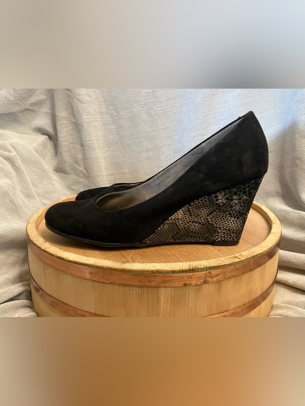 EUC Aerosoles Plum Tree Wedges. Women’s Size 9.5